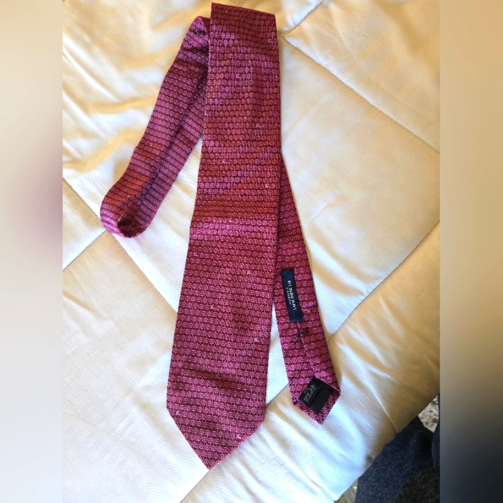 Men's Burberry silk tie logo